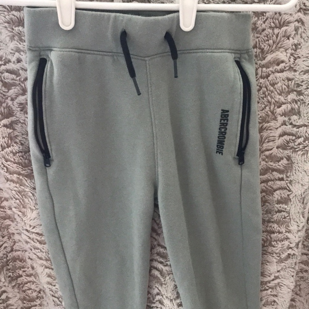 Abercrombie Kids boys joggers size 7/8